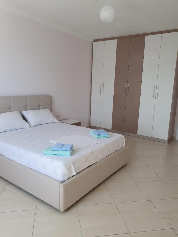 Xhulio Apartments Sarandë Eksteriør billede