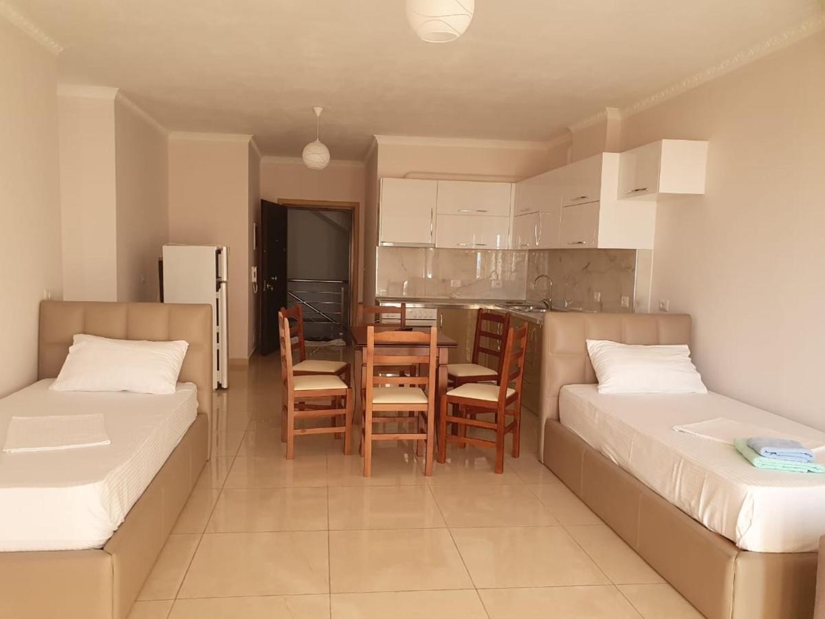 Xhulio Apartments Sarandë Eksteriør billede