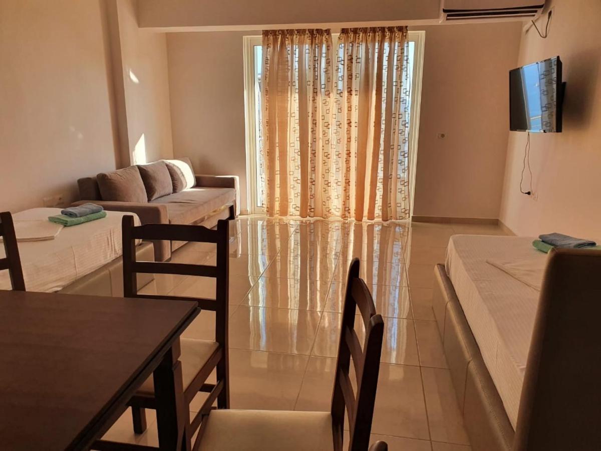 Xhulio Apartments Sarandë Eksteriør billede