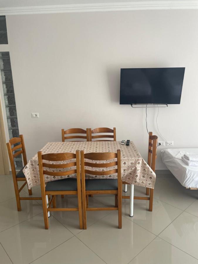 Xhulio Apartments Sarandë Eksteriør billede