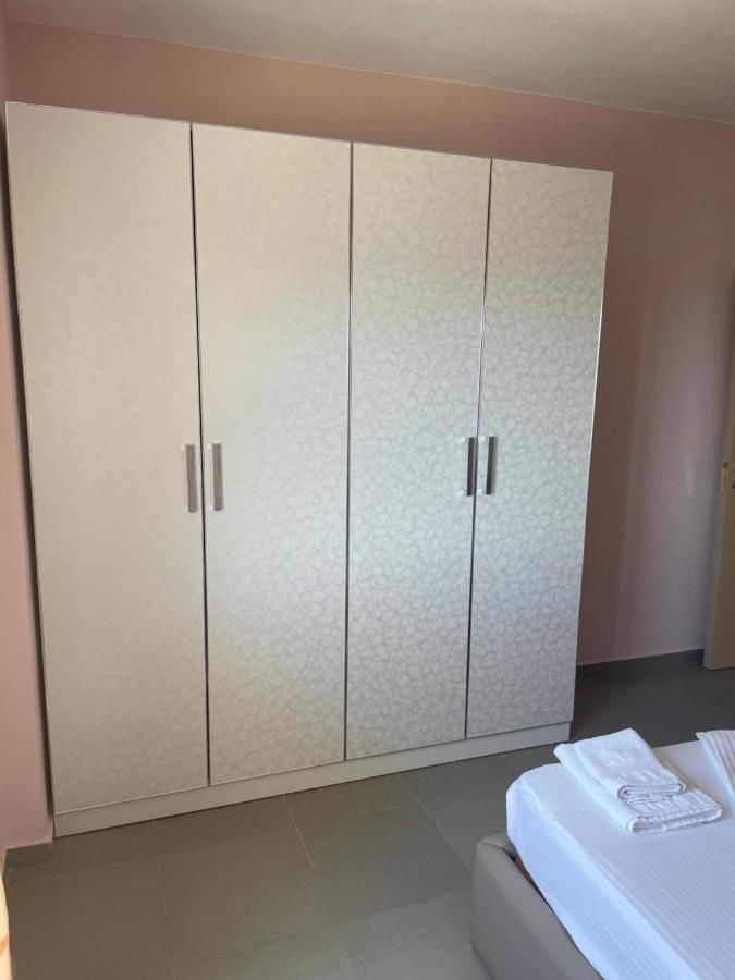 Xhulio Apartments Sarandë Eksteriør billede