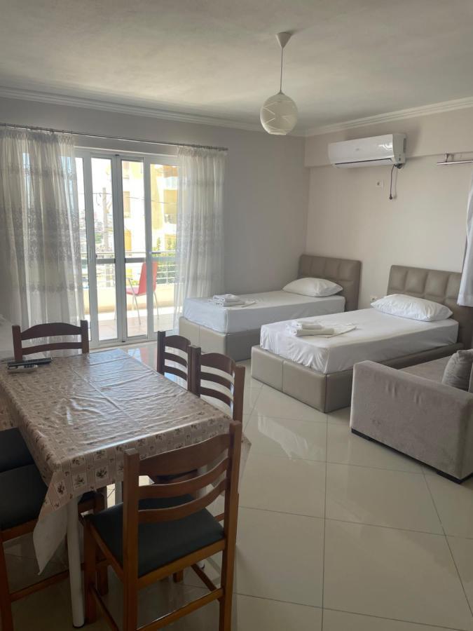 Xhulio Apartments Sarandë Eksteriør billede