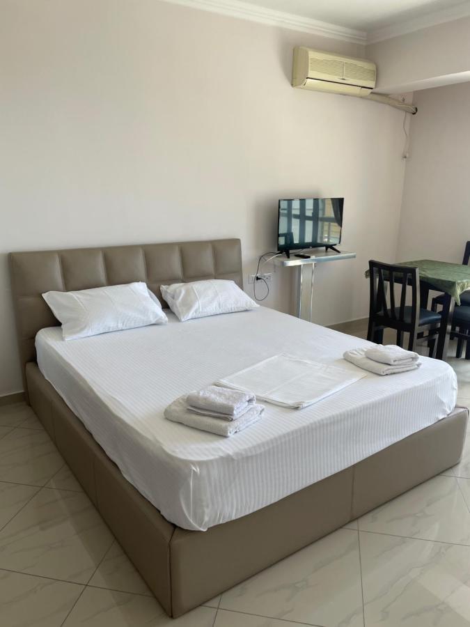 Xhulio Apartments Sarandë Eksteriør billede