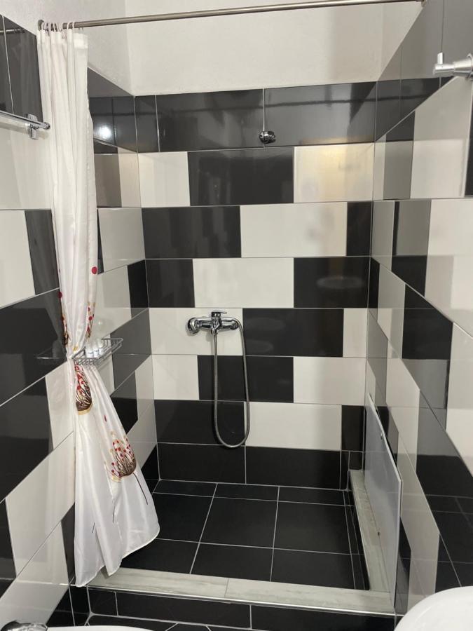 Xhulio Apartments Sarandë Eksteriør billede