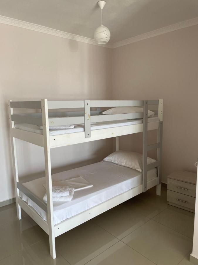 Xhulio Apartments Sarandë Eksteriør billede