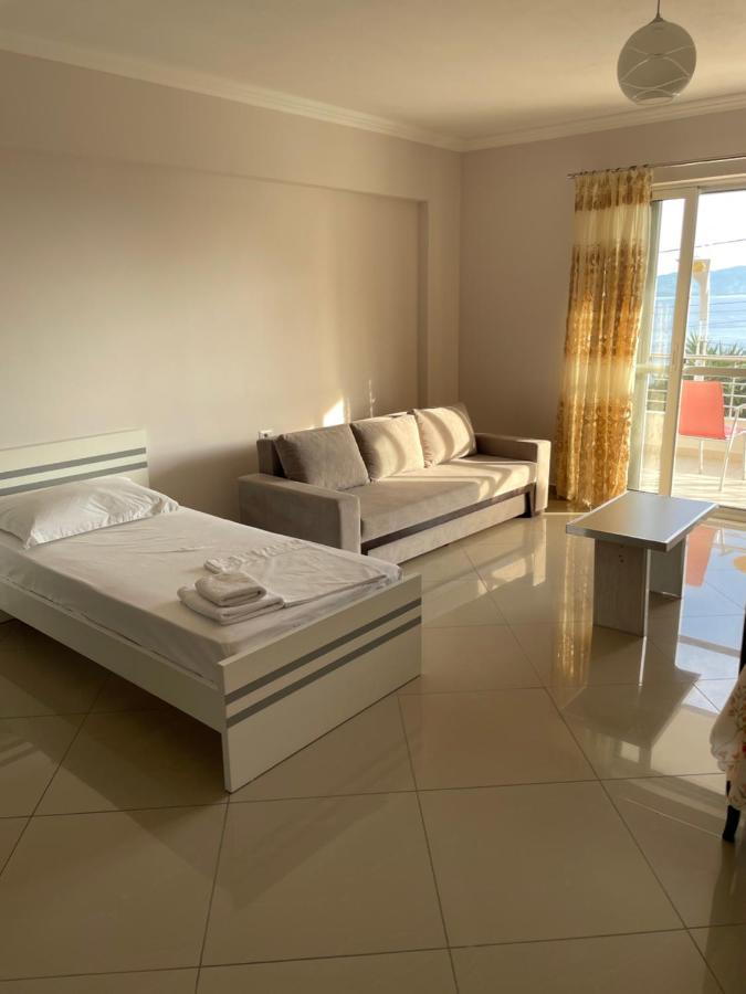 Xhulio Apartments Sarandë Eksteriør billede