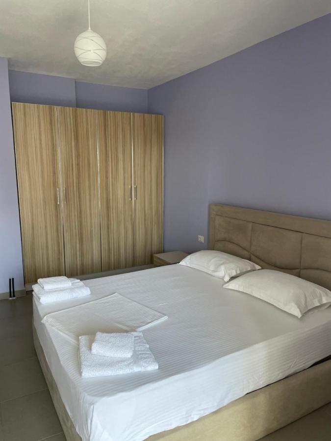 Xhulio Apartments Sarandë Eksteriør billede