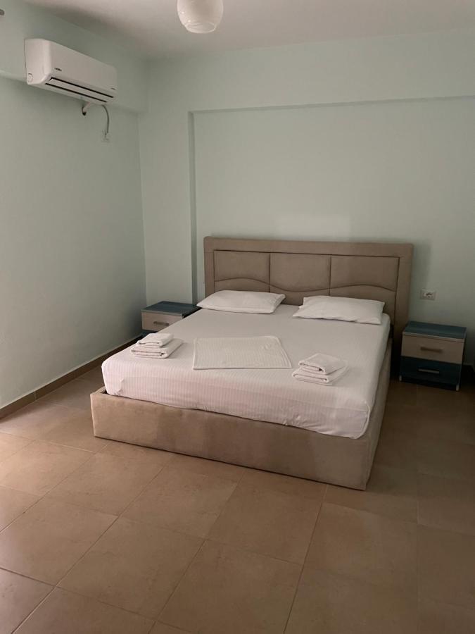 Xhulio Apartments Sarandë Eksteriør billede