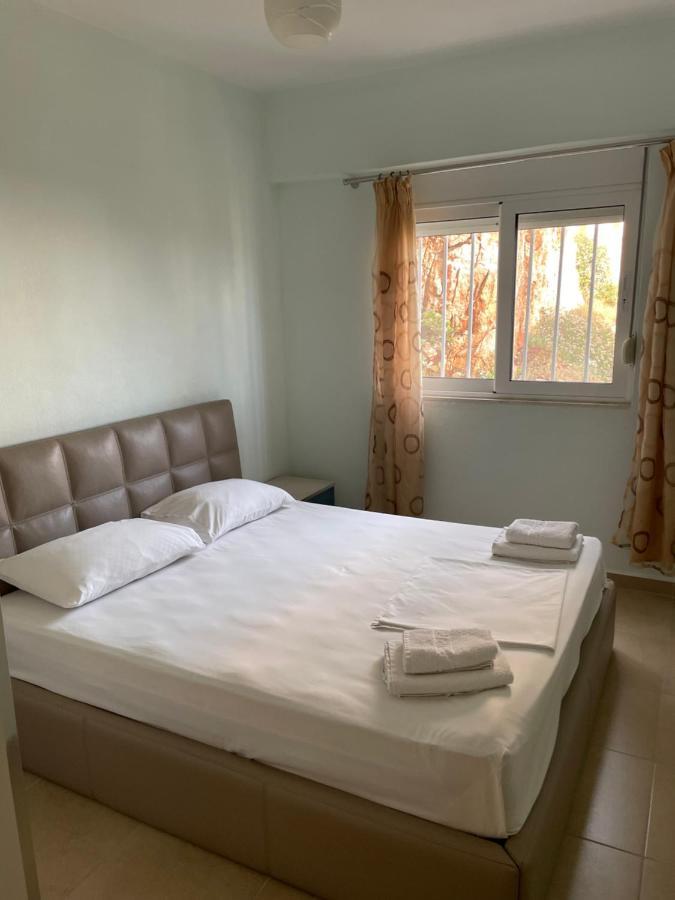Xhulio Apartments Sarandë Eksteriør billede