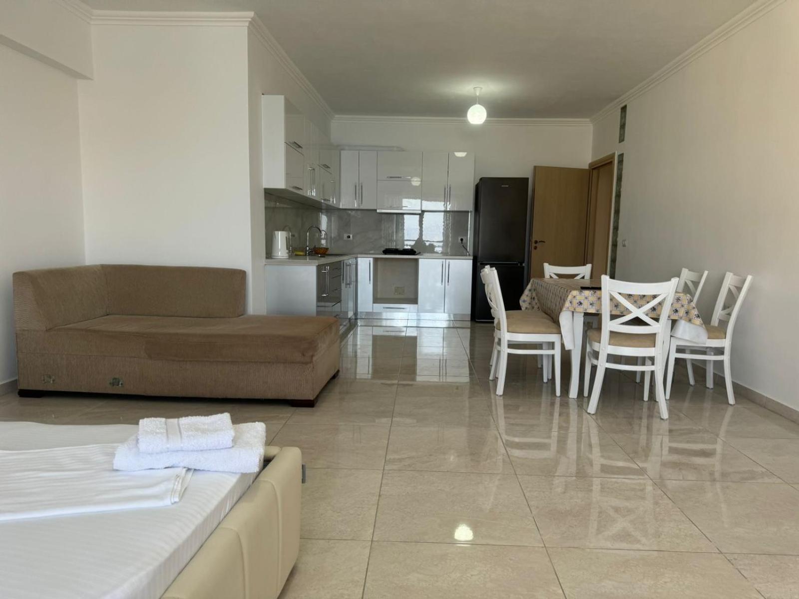 Xhulio Apartments Sarandë Eksteriør billede
