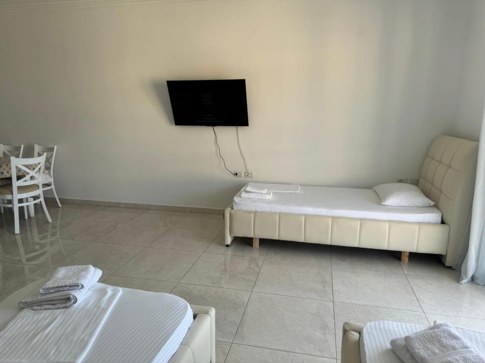 Xhulio Apartments Sarandë Eksteriør billede