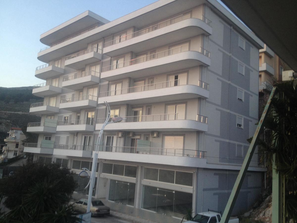 Xhulio Apartments Sarandë Eksteriør billede