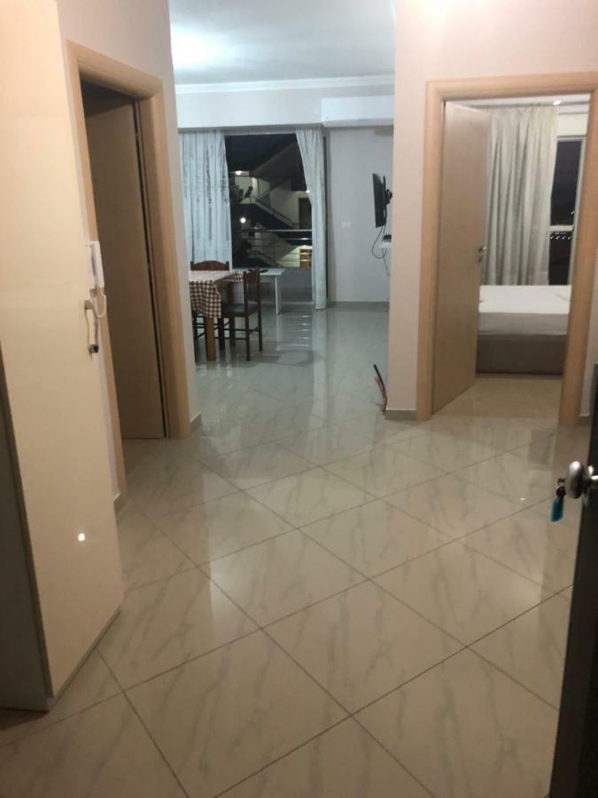 Xhulio Apartments Sarandë Eksteriør billede