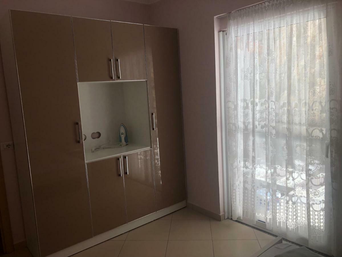 Xhulio Apartments Sarandë Eksteriør billede